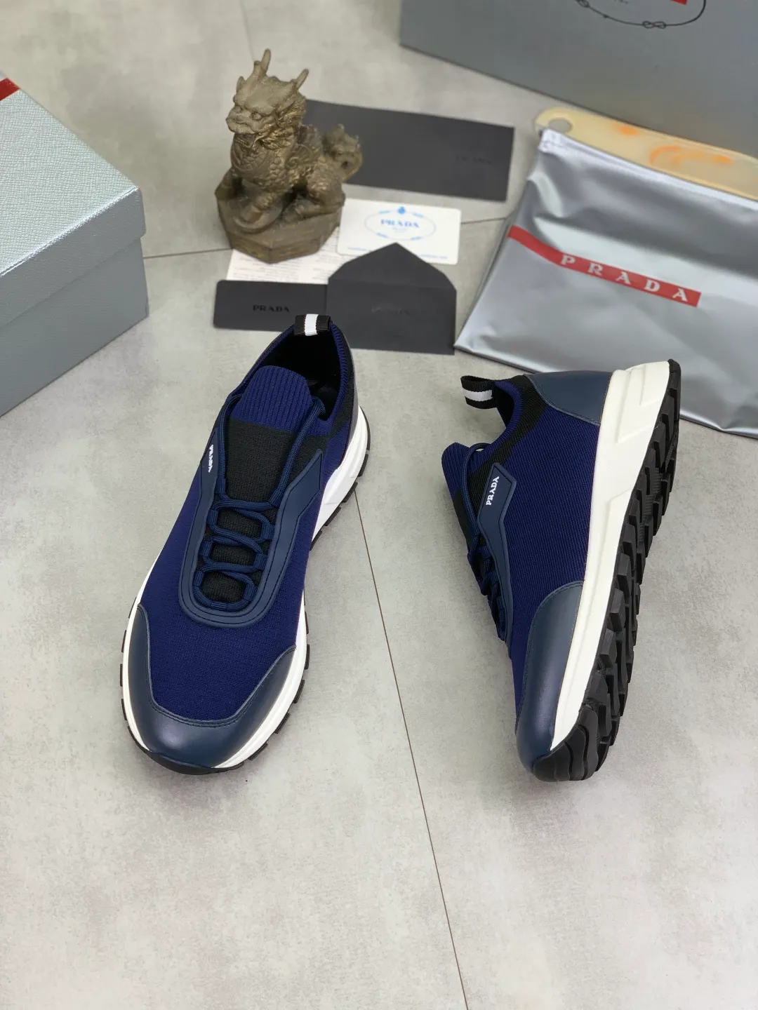 Men's Men's Shoes 💰P500💰【New Style】 (PRADA) The latest model of men's shoes has been launched on the official website in 1:1 copy, synchronized with Hong Kong counters, and on the same catwalk; all made of cowhide Epoxy mesh ➕Imported breathable fabric with cowhide lining, 🍡🍡Original 1:1 rubber outsole, non-slip and wear-resistant; comfortable on the feet, attractive style, fine workmanship, and simple and neat shoe lasts, highlighting a man's boldness and toughness, 👍size 38 to 44 3⃣️Color🉑️Choose